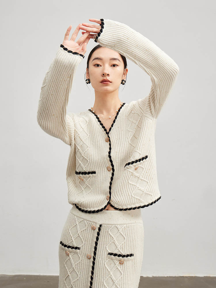 Stylish Contrast Design Wool Cropped Sweater