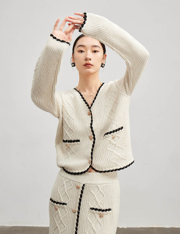 Stylish Contrast Design Wool Cropped Sweater